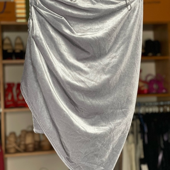 Asymmetric Velvet Ruched Mini Skirt - Picture 4 of 4